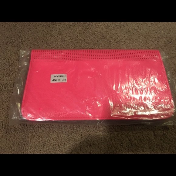 Clutch - Picture 2 of 2